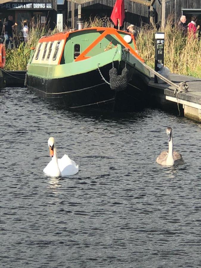 New 2022! Fixed Stay Characterful Narrowboat At The Kelpies, Marigold Sunset Falkirk Exterior foto