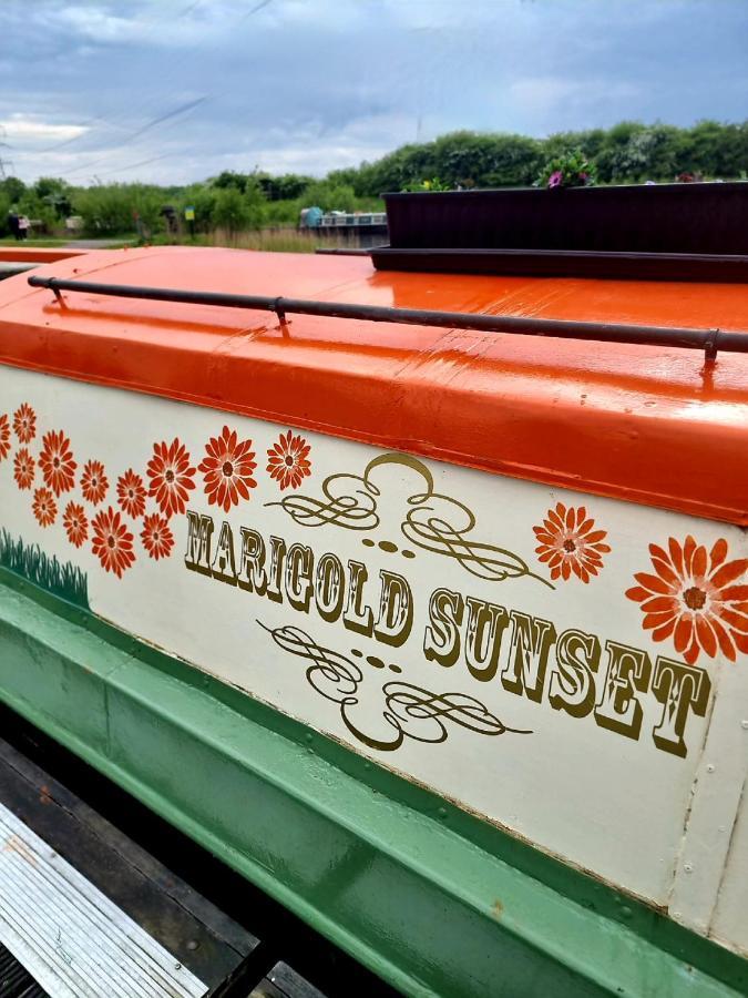 New 2022! Fixed Stay Characterful Narrowboat At The Kelpies, Marigold Sunset Falkirk Exterior foto